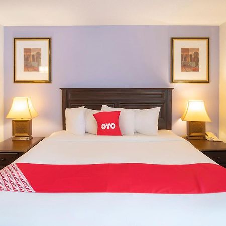 Hotel Oyo Townhouse Houston Airport North Extérieur photo
