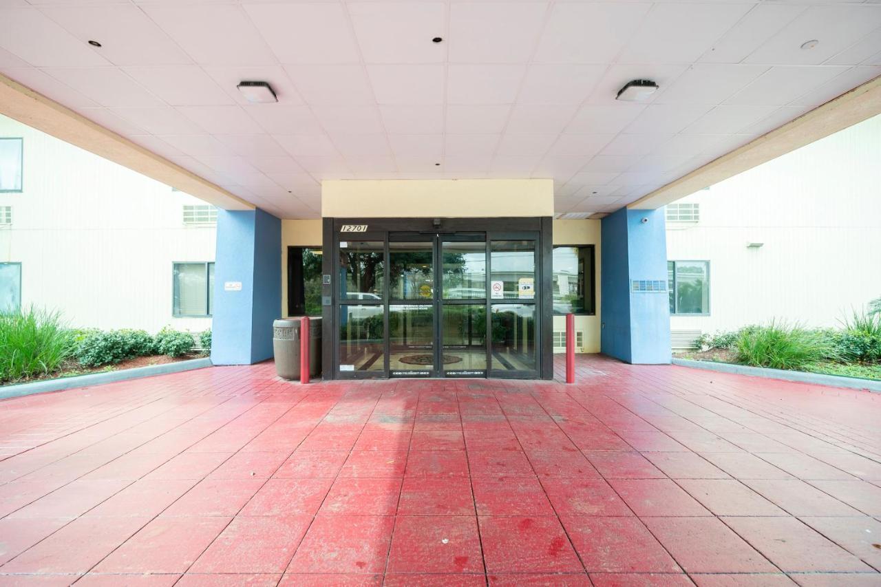 Hotel Oyo Townhouse Houston Airport North Extérieur photo