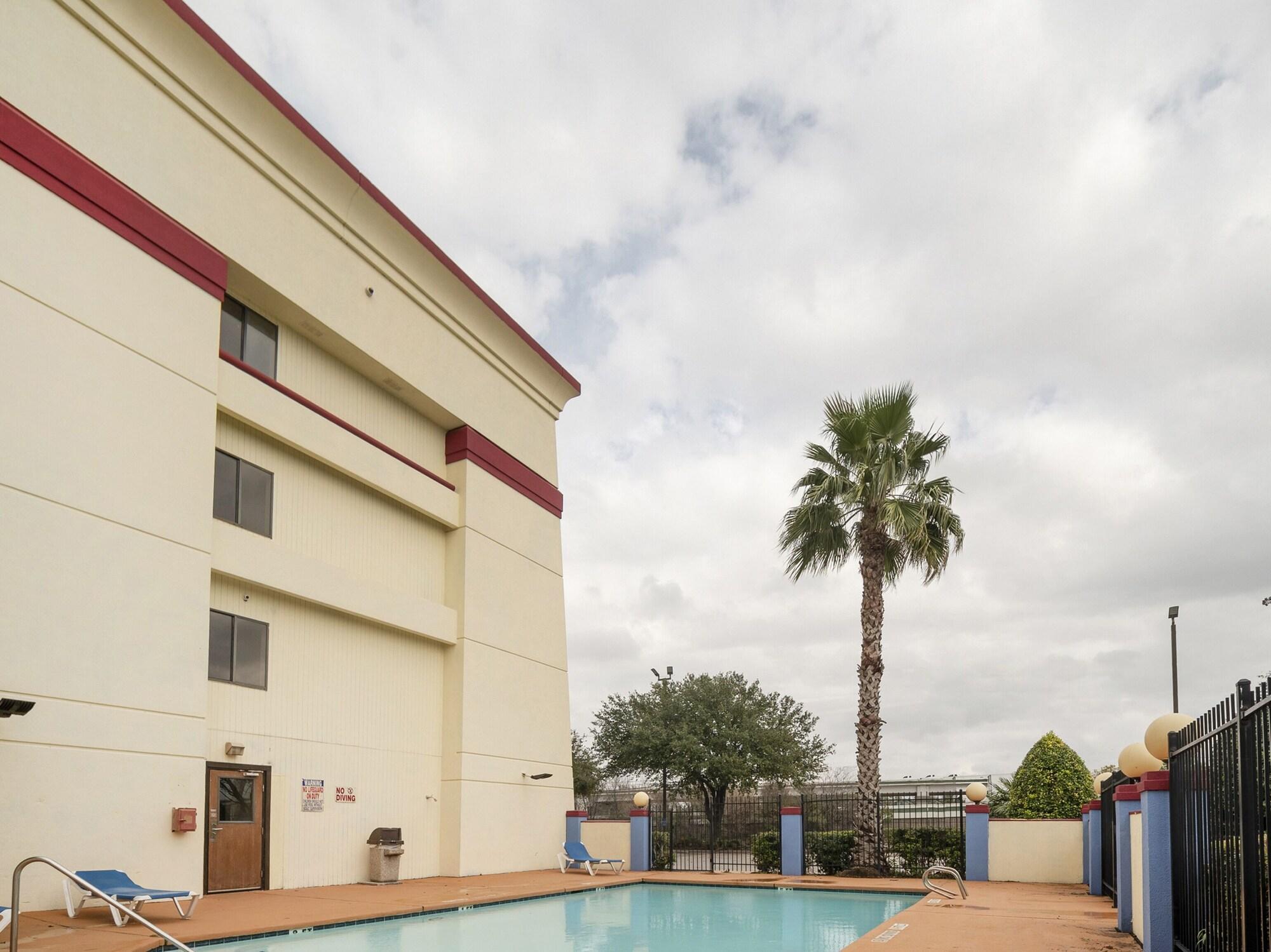 Hotel Oyo Townhouse Houston Airport North Extérieur photo