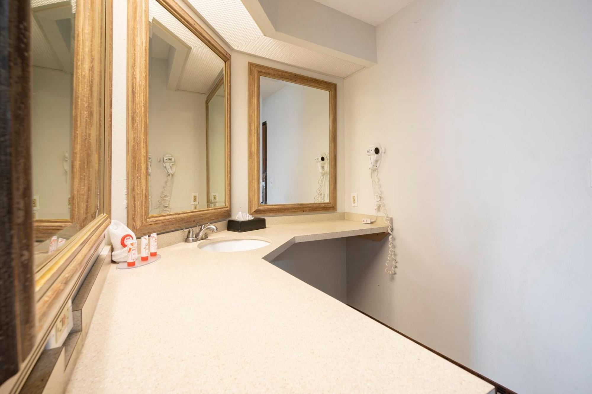 Hotel Oyo Townhouse Houston Airport North Extérieur photo
