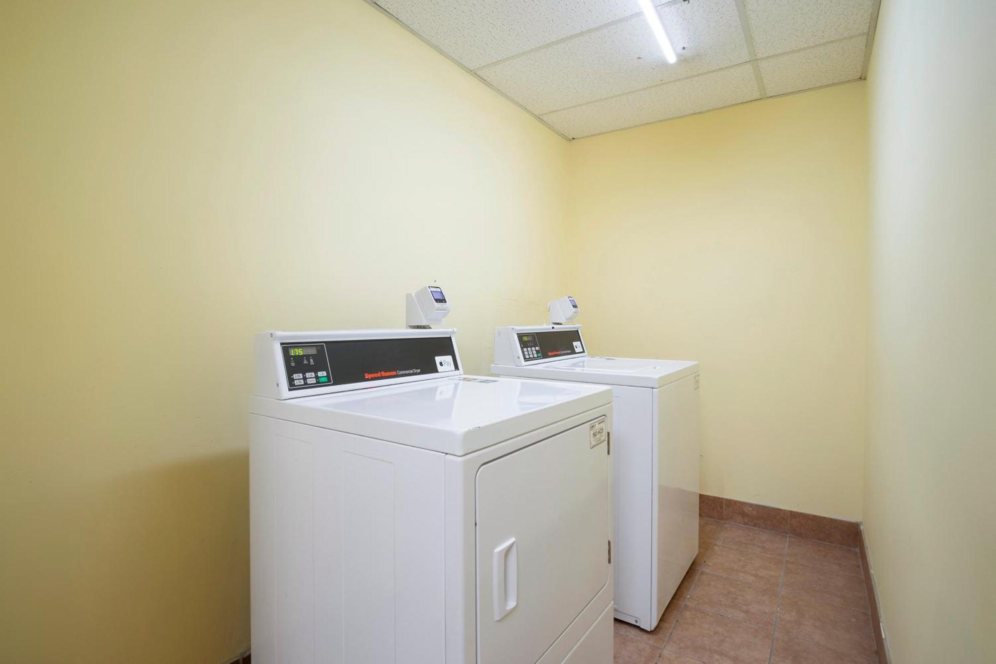 Hotel Oyo Townhouse Houston Airport North Extérieur photo