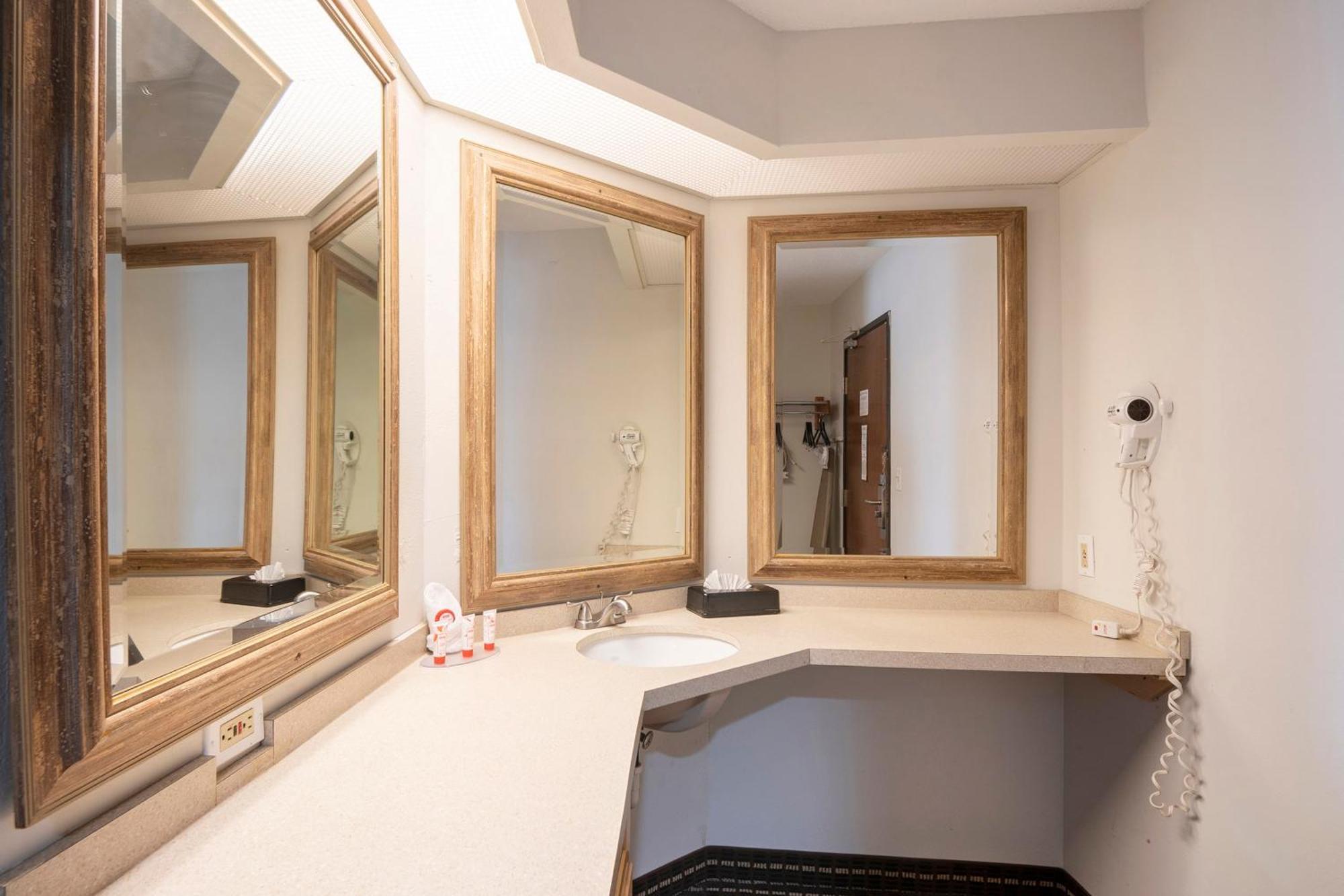 Hotel Oyo Townhouse Houston Airport North Extérieur photo
