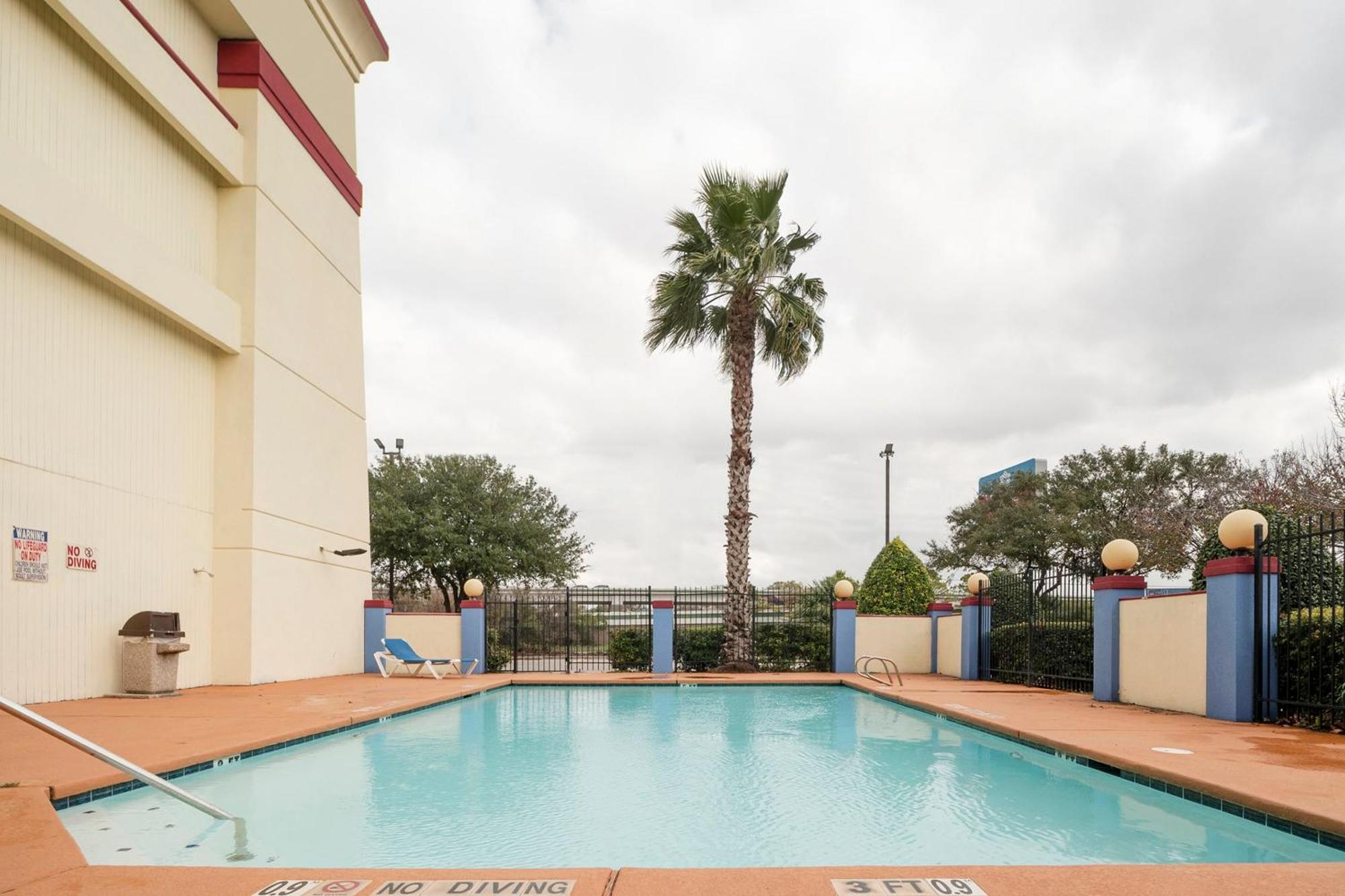 Hotel Oyo Townhouse Houston Airport North Extérieur photo